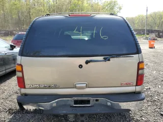 2000 GMC Yukon XL SLT with VIN 3GKFK16TXYG102252, listed as a Copart auction lot 53646685 with 0 mi miles and Salvage Title. Bid and sale history available at carsss.com. Image 6.