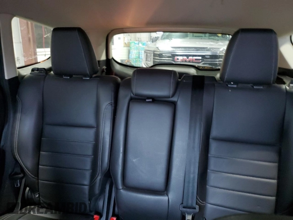 2013 Ford Escape SE z VIN 1FMCU9GX0DUA43966, wystawiony jako Copart lot #66152725 z przebiegiem 122 498 mil mil oraz Czysty tytuł • Clean title. Historia ofert i sprzedaży dostępna na DreamBid. Obrazek 10.