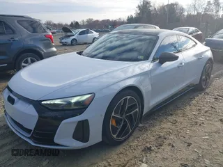 2023 Audi RS e-tron GT z VIN WAUBHBFW5P7903655, wystawiony jako IAAI lot #40952092 z przebiegiem 8959 mil mil oraz . Historia ofert i sprzedaży dostępna na DreamBid. Obrazek 6.
