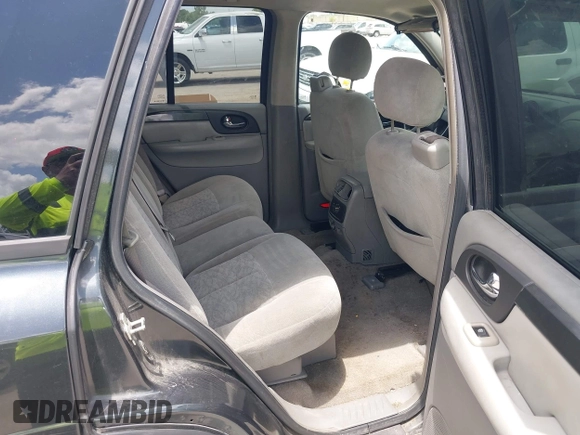 2005 GMC Envoy SLE with VIN 1GKDS13SX52373187, listed as a IAAI auction lot 42434190 with 112,965 mi miles and . Bid and sale history available at DreamBid. Image 8.