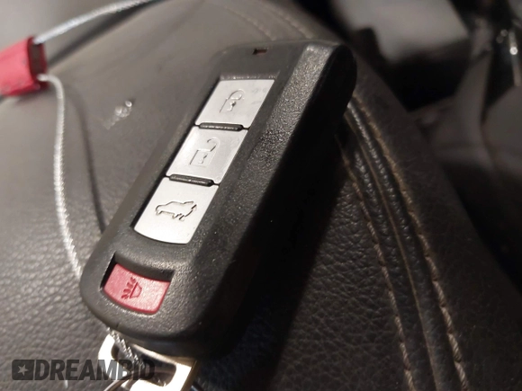 2020 Mitsubishi Outlander ES z VIN JA4AZ3A32LZ020555, wystawiony jako IAAI lot #41549716 z przebiegiem 116 678 mil mil oraz . Historia ofert i sprzedaży dostępna na DreamBid. Obrazek 11.