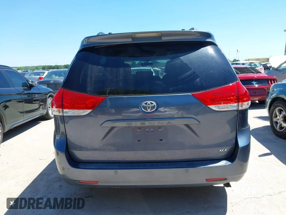2014 Toyota Sienna XLE with VIN 5TDYK3DC5ES481399, listed as a IAAI auction lot 42085550 with 154,157 mi miles. Bid and sale history available at carsss.com. Image 16.