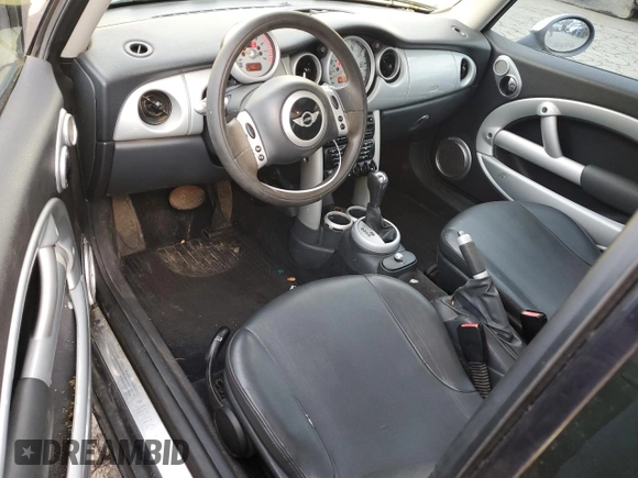 2003 MINI Hardtop z VIN WMWRC33473TE17827, wystawiony jako Copart lot #44011515 z przebiegiem 119 042 mil mil oraz Szkoda całkowita • Salvage title. Historia ofert i sprzedaży dostępna na DreamBid. Obrazek 8.