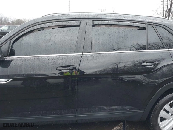 2020 Volkswagen Atlas Cross Sport 3.6L V6 SE w/Technology with VIN 1V21E2CA9LC227100, listed as a IAAI auction lot 41038659 with 53,164 mi miles. Bid and sale history available at carsss.com. Image 15.