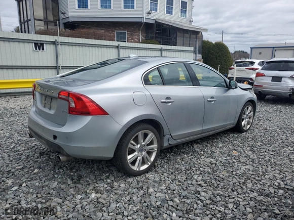 2013 Volvo S60 T5 Premier with VIN YV1612FS3D1220822, listed as a Copart auction lot 49884615 with 94,945 mi miles and Clean Title. Bid and sale history available at carsss.com. Image 3.