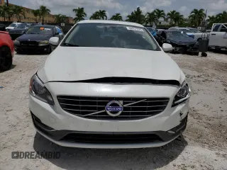 2015 Volvo S60 T5 Drive-E Premier z VIN YV126MFB8F2300710, wystawiony jako Copart lot #60067525 z przebiegiem 87 832 mil mil oraz Czysty tytuł • Clean title. Historia ofert i sprzedaży dostępna na DreamBid. Obrazek 5.