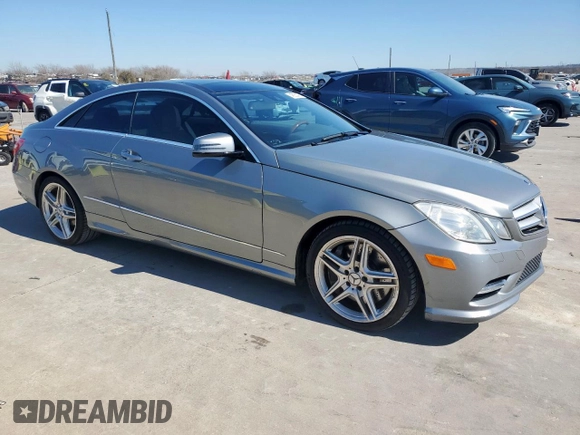 2013 Mercedes-Benz E 550 z VIN WDDKJ7DB2DF185221, wystawiony jako Copart lot #46953475 z przebiegiem 89 156 mil mil oraz Szkoda całkowita • Salvage title. Historia ofert i sprzedaży dostępna na DreamBid. Obrazek 4.
