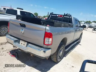 2022 Ram 2500 Tradesman z VIN 3C6UR5HJ7NG387674, wystawiony jako IAAI lot #42189557 z przebiegiem 125 045 mil mil oraz . Historia ofert i sprzedaży dostępna na DreamBid. Obrazek 4.