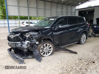 2024 Toyota Highlander LE z VIN 5TDKDRBH2RS538911, wystawiony jako Copart lot #56044055 z przebiegiem 18 059 mil mil oraz Szkoda całkowita • Salvage title. Historia ofert i sprzedaży dostępna na DreamBid. Obrazek 1.