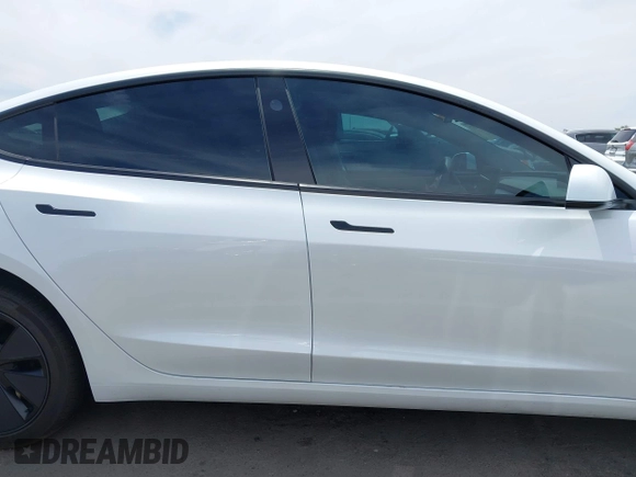 2025 Tesla Model 3 Long Range with VIN 5YJ3E1EA9SF943028, listed as a IAAI auction lot 42372207 with 3,975 mi miles and . Bid and sale history available at DreamBid. Image 13.