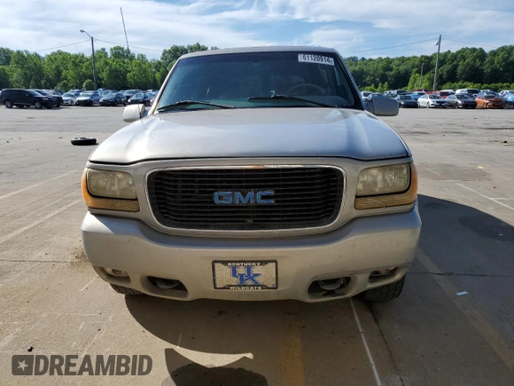1999 GMC Denali z VIN 1GKEK13R0XR916686, wystawiony jako Copart lot #61120914 z przebiegiem 240 605 mil mil oraz Szkody całkowita. Historia ofert i sprzedaży dostępna na DreamBid. Obrazek 5.