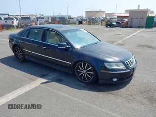 2005 Volkswagen Phaeton z VIN WVWAF03D058005435, wystawiony jako IAAI lot #41671418 z przebiegiem 87 199 mil mil oraz . Historia ofert i sprzedaży dostępna na DreamBid. Obrazek 1.