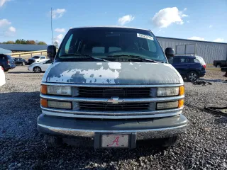 2000 Chevrolet Express with VIN 1GAHG39R8Y1258153, listed as a Copart auction lot 82823374 with 172,336 mi miles and Salvage Title. Bid and sale history available at carsss.com. Image 5.