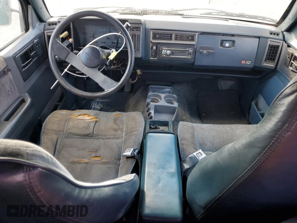 1989 Chevrolet Blazer z VIN 1GNCS18Z8K8149381, wystawiony jako Copart lot #41138414 z przebiegiem 61 828 mil mil oraz Szkoda całkowita • Salvage title. Historia ofert i sprzedaży dostępna na DreamBid. Obrazek 8.