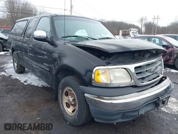 2001 Ford F-150 XL z VIN 1FTZX17201NB75918, wystawiony jako IAAI lot #41541039 z przebiegiem 225 005 mil mil oraz . Historia ofert i sprzedaży dostępna na DreamBid. Obrazek 18.