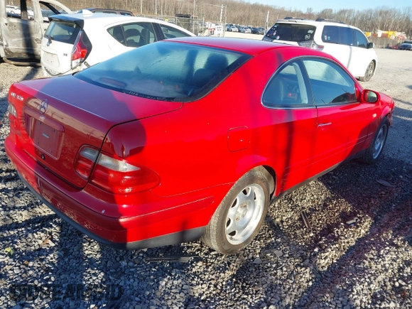 1999 Mercedes-Benz CLK 320/430 z VIN WDBLJ65G1XF101749, wystawiony jako IAAI lot #41689126 z przebiegiem 172 429 mil mil oraz . Historia ofert i sprzedaży dostępna na DreamBid. Obrazek 4.