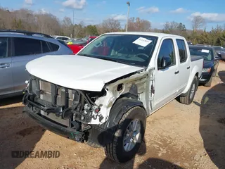 2020 Nissan Frontier SV z VIN 1N6ED0EB6LN700890, wystawiony jako IAAI lot #41162853 z przebiegiem 62 192 mil mil oraz . Historia ofert i sprzedaży dostępna na DreamBid. Obrazek 17.