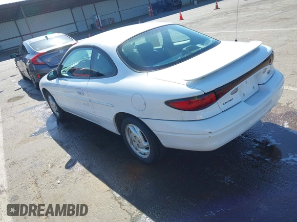 2000 Ford Escort ZX2 z VIN 3FAKP1134YR161407, wystawiony jako IAAI lot #42199401 z przebiegiem 150 611 mil mil oraz . Historia ofert i sprzedaży dostępna na DreamBid. Obrazek 3.