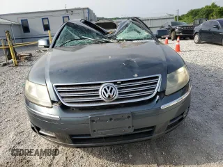 2004 Volkswagen Phaeton V8 z VIN WVWAF63D848010657, wystawiony jako Copart lot #56595145 z przebiegiem 192 013 mil mil oraz Szkoda całkowita • Salvage title. Historia ofert i sprzedaży dostępna na DreamBid. Obrazek 5.