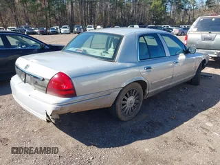 2010 Mercury Grand Marquis LS z VIN 2MEBM7FV6AX633712, wystawiony jako IAAI lot #41575052 z przebiegiem 183 898 mil mil oraz . Historia ofert i sprzedaży dostępna na DreamBid. Obrazek 4.