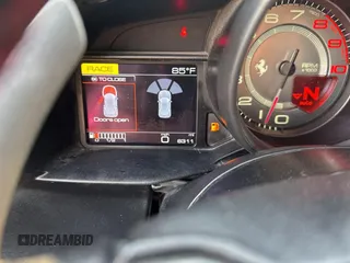 2016 Ferrari 488 z VIN ZFF79ALA0G0214884, wystawiony jako Copart lot #58627785 z przebiegiem 6311 mil mil oraz Szkody całkowita. Historia ofert i sprzedaży dostępna na DreamBid. Obrazek 8.