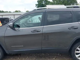 2017 Jeep Cherokee Limited z VIN 1C4PJLDB4HW521787, wystawiony jako IAAI lot #42384718 z przebiegiem 96 819 mil mil oraz . Historia ofert i sprzedaży dostępna na DreamBid. Obrazek 15.