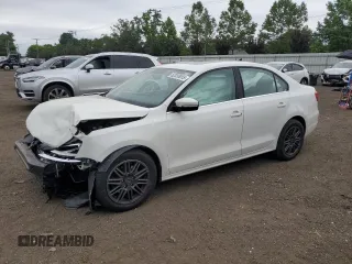 2013 Volkswagen Jetta SE with VIN 3VWDP7AJXDM425285, listed as a Copart auction lot 62035055 with 157,376 mi miles and Salvage title. Bid and sale history available at DreamBid. Image 1.