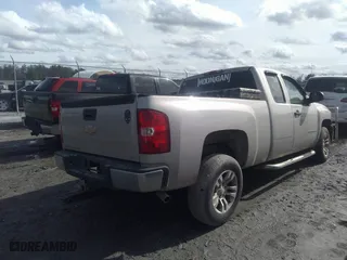 2008 Chevrolet Silverado 1500 LT w/1LT with VIN 1GCEC19J08Z248755, listed as a IAAI auction lot 38572536 with 334,920 mi miles. Bid and sale history available at carsss.com. Image 4.