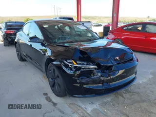 2024 Tesla Model 3 z VIN 5YJ3E1EA4RF822384, wystawiony jako IAAI lot #41922543 z przebiegiem 8402 mil mil oraz . Historia ofert i sprzedaży dostępna na DreamBid. Obrazek 1.