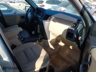 2005 Land Rover LR3 SE with VIN SALAA25435A301297, listed as a IAAI auction lot 41420710 with 194,910 mi miles. Bid and sale history available at carsss.com. Image 5.