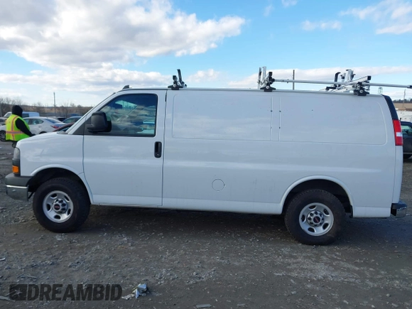 2021 GMC Savana Cargo Van with VIN 1GTW7AF78M1242423, listed as a IAAI auction lot 41479526 with 1 mi miles. Bid and sale history available at carsss.com. Image 13.
