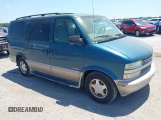 2002 Chevrolet Astro with VIN 1GNDM19X52B109192, listed as a IAAI auction lot 42033937 with 133,041 mi miles. Bid and sale history available at carsss.com. Image 1.