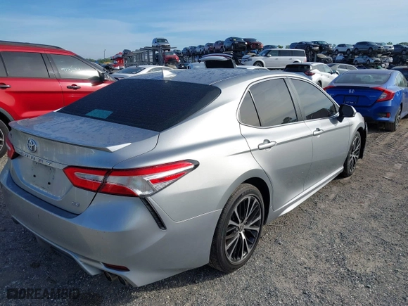 2020 Toyota Camry SE with VIN 4T1G11AK5LU357877, listed as a IAAI auction lot 41883271 with 111,246 mi miles. Bid and sale history available at carsss.com. Image 4.