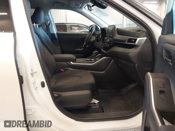 2020 Toyota Highlander LE with VIN 5TDBZRBH4LS020811, listed as a IAAI auction lot 42239163 with 88,757 mi miles and . Bid and sale history available at DreamBid. Image 5.