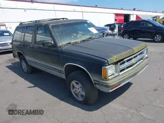 1994 Chevrolet Blazer z VIN 1GNDT13W6R2154588, wystawiony jako IAAI lot #42182407 z przebiegiem Nie podano mil oraz . Historia ofert i sprzedaży dostępna na DreamBid. Obrazek 1.