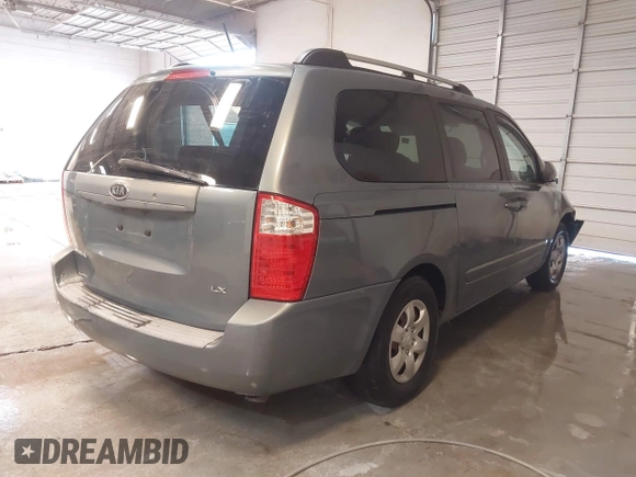2009 Kia Sedona LX with VIN KNDMB233X96276905, listed as a IAAI auction lot 41394768 with 231,156 mi miles. Bid and sale history available at carsss.com. Image 4.
