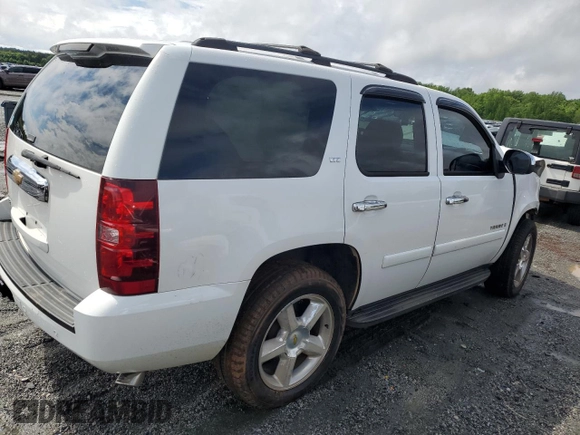 2007 Chevrolet Tahoe LTZ z VIN 1GNFC13J07R177477, wystawiony jako Copart lot #56707715 z przebiegiem 222 879 mil mil oraz Szkoda całkowita • Salvage title. Historia ofert i sprzedaży dostępna na DreamBid. Obrazek 3.