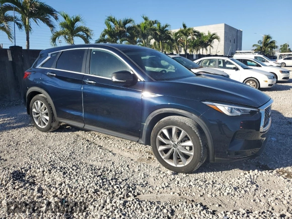 2021 Infiniti QX50 Pure z VIN 3PCAJ5AA1MF101089, wystawiony jako Copart lot #45558055 z przebiegiem 7 305 mil mil oraz Czysty tytuł • Clean title. Historia ofert i sprzedaży dostępna na DreamBid. Obrazek 4.