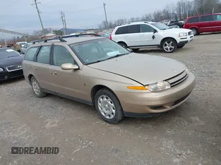 2000 Saturn LW z VIN 1G8JU82FXYY685964, wystawiony jako IAAI lot #41590679 z przebiegiem 118 966 mil mil oraz . Historia ofert i sprzedaży dostępna na DreamBid. Obrazek 1.