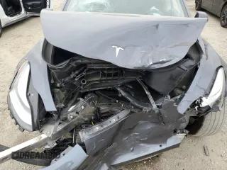 2018 Tesla Model 3 Long Range Battery z VIN 5YJ3E1EA7JF123805, wystawiony jako Copart lot #56034325 z przebiegiem 90 249 mil mil oraz Szkoda całkowita • Salvage title. Historia ofert i sprzedaży dostępna na DreamBid. Obrazek 11.