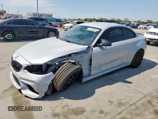 2020 BMW M2 Competition z VIN WBS2U7C06L7E16840, wystawiony jako Copart lot #50235865 z przebiegiem 55 240 mil mil oraz Szkody całkowita. Historia ofert i sprzedaży dostępna na DreamBid. Obrazek 1.