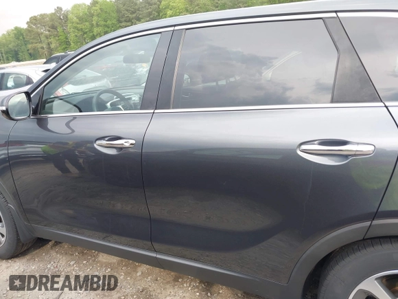 2020 Kia Sorento S z VIN 5XYPG4A5XLG690303, wystawiony jako IAAI lot #42070603 z przebiegiem 55 434 mil mil oraz . Historia ofert i sprzedaży dostępna na DreamBid. Obrazek 14.