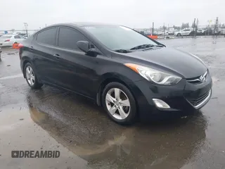 2013 Hyundai Elantra GLS z VIN 5NPDH4AE5DH333816, wystawiony jako IAAI lot #41213434 z przebiegiem 151 085 mil mil oraz . Historia ofert i sprzedaży dostępna na DreamBid. Obrazek 1.