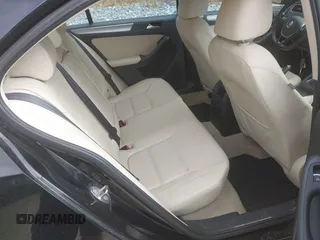 2015 Volkswagen Jetta SE z VIN 3VWD17AJ3FM252584, wystawiony jako IAAI lot #42257546 z przebiegiem 117 195 mil mil oraz . Historia ofert i sprzedaży dostępna na DreamBid. Obrazek 8.