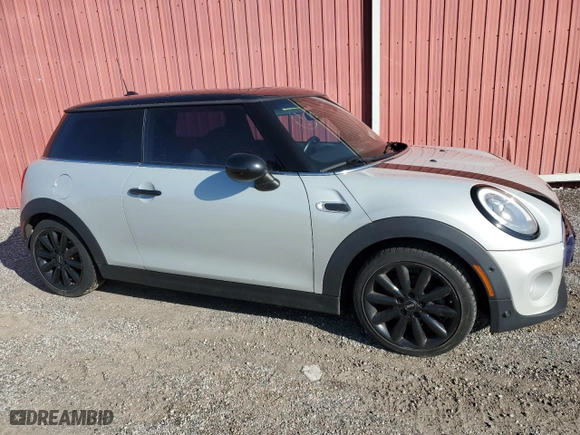 2017 MINI Hardtop 2 Door Cooper with VIN WMWXP5C53H3B77988, listed as a Copart auction lot 52147565 with 130,809 mi miles and Clean Title. Bid and sale history available at carsss.com. Image 4.
