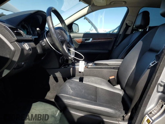2008 Mercedes-Benz C 300 Sport z VIN WDDGF54X48F060248, wystawiony jako Copart lot #57691835 z przebiegiem 140 988 mil mil oraz Szkoda całkowita • Salvage title. Historia ofert i sprzedaży dostępna na DreamBid. Obrazek 7.