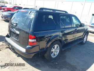 2010 Ford Explorer XLT with VIN 1FMEU6DE9AUA38321, listed as a IAAI auction lot 41817817 with 204,623 mi miles. Bid and sale history available at carsss.com. Image 4.