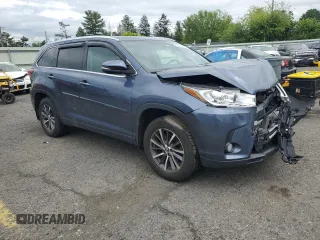 2018 Toyota Highlander SE z VIN 5TDJZRFH4JS862146, wystawiony jako Copart lot #58773395 z przebiegiem 64 210 mil mil oraz Szkoda całkowita • Salvage title. Historia ofert i sprzedaży dostępna na DreamBid. Obrazek 4.