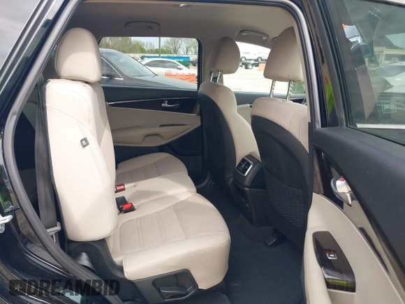 2019 Kia Sorento LX V6 with VIN 5XYPGDA55KG487091, listed as a IAAI auction lot 42007536 with 94,711 mi miles. Bid and sale history available at carsss.com. Image 8.