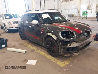 2020 MINI Countryman John Cooper Works z VIN WMZYZ9C07L3L84189, wystawiony jako IAAI lot #42163459 z przebiegiem 49 416 mil mil oraz . Historia ofert i sprzedaży dostępna na DreamBid. Obrazek 1.